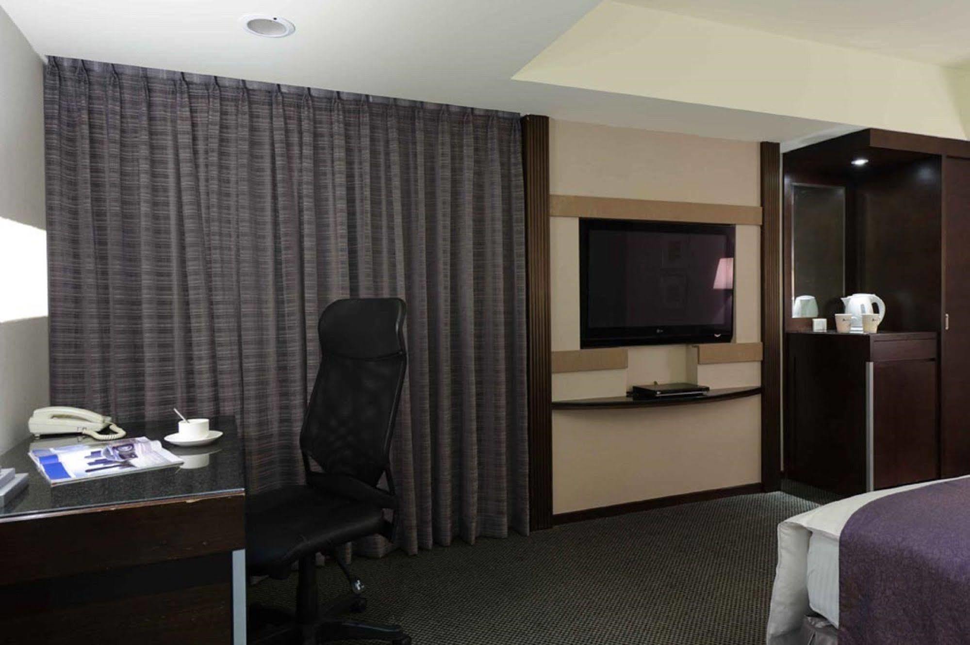 K Hotel - Yunghe Yonghe Bagian luar foto